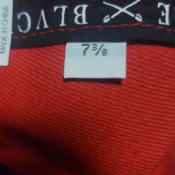 Black scale logo red 7 3/8 fitted hat - Picture 5 of 5